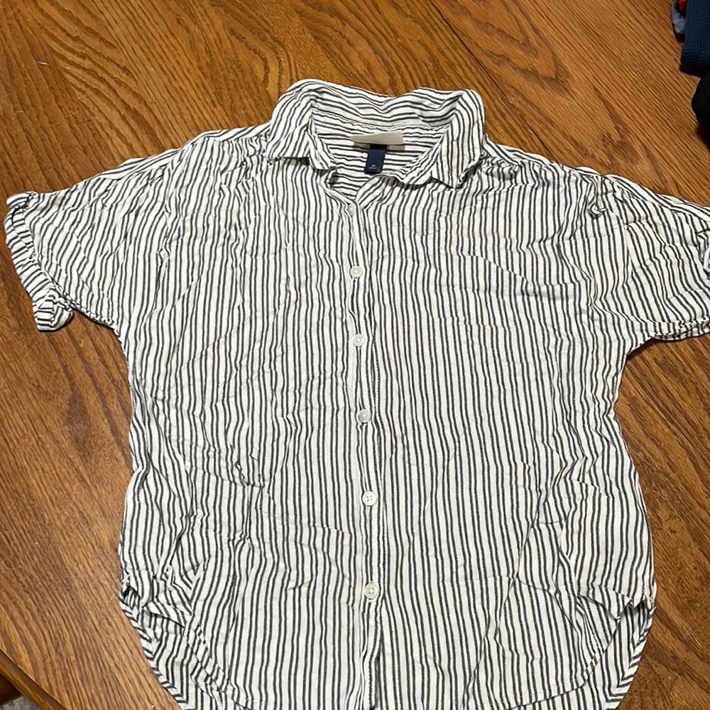 Universal thread button down